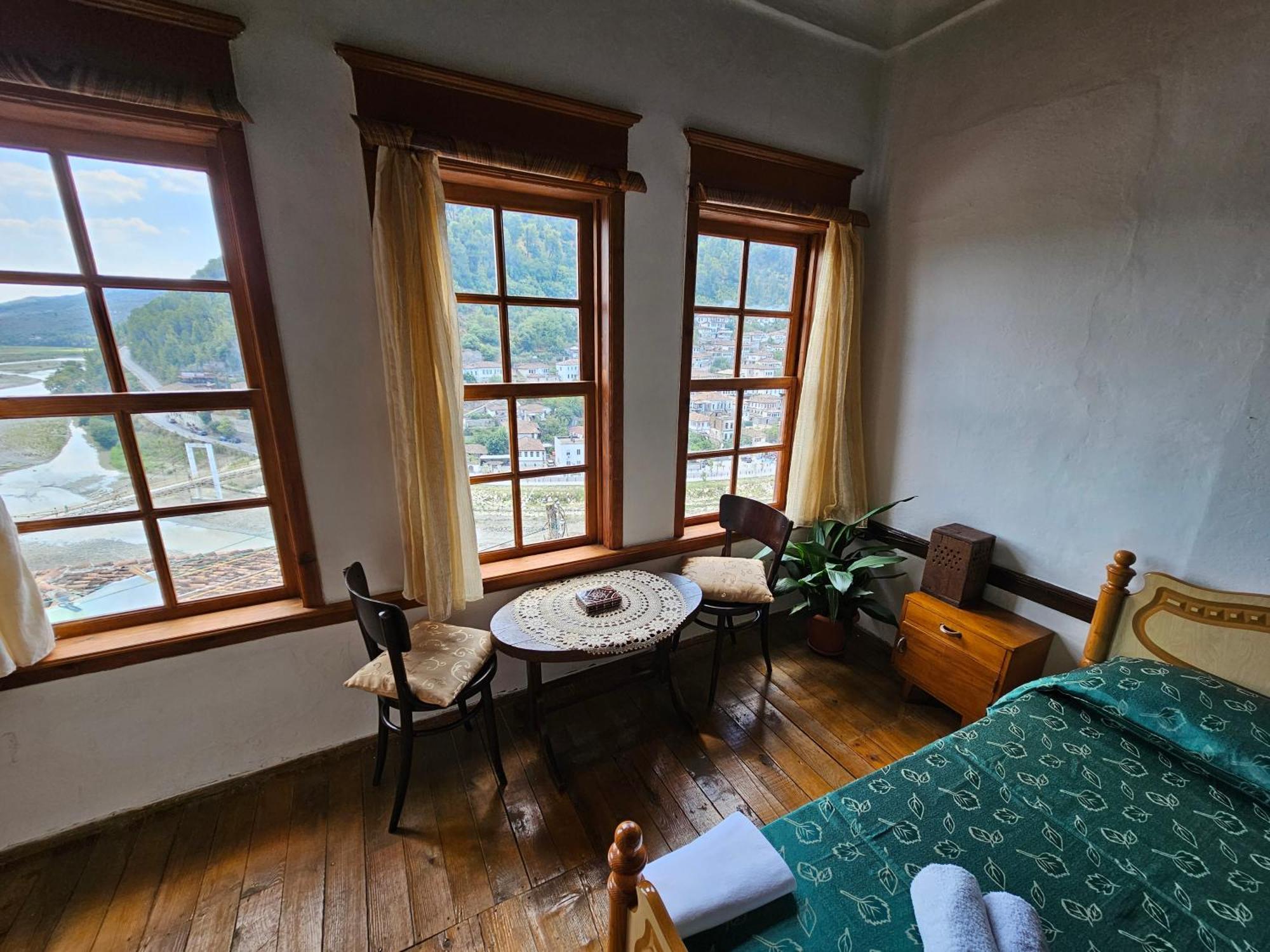 Guest House Panorama Берат Екстериор снимка