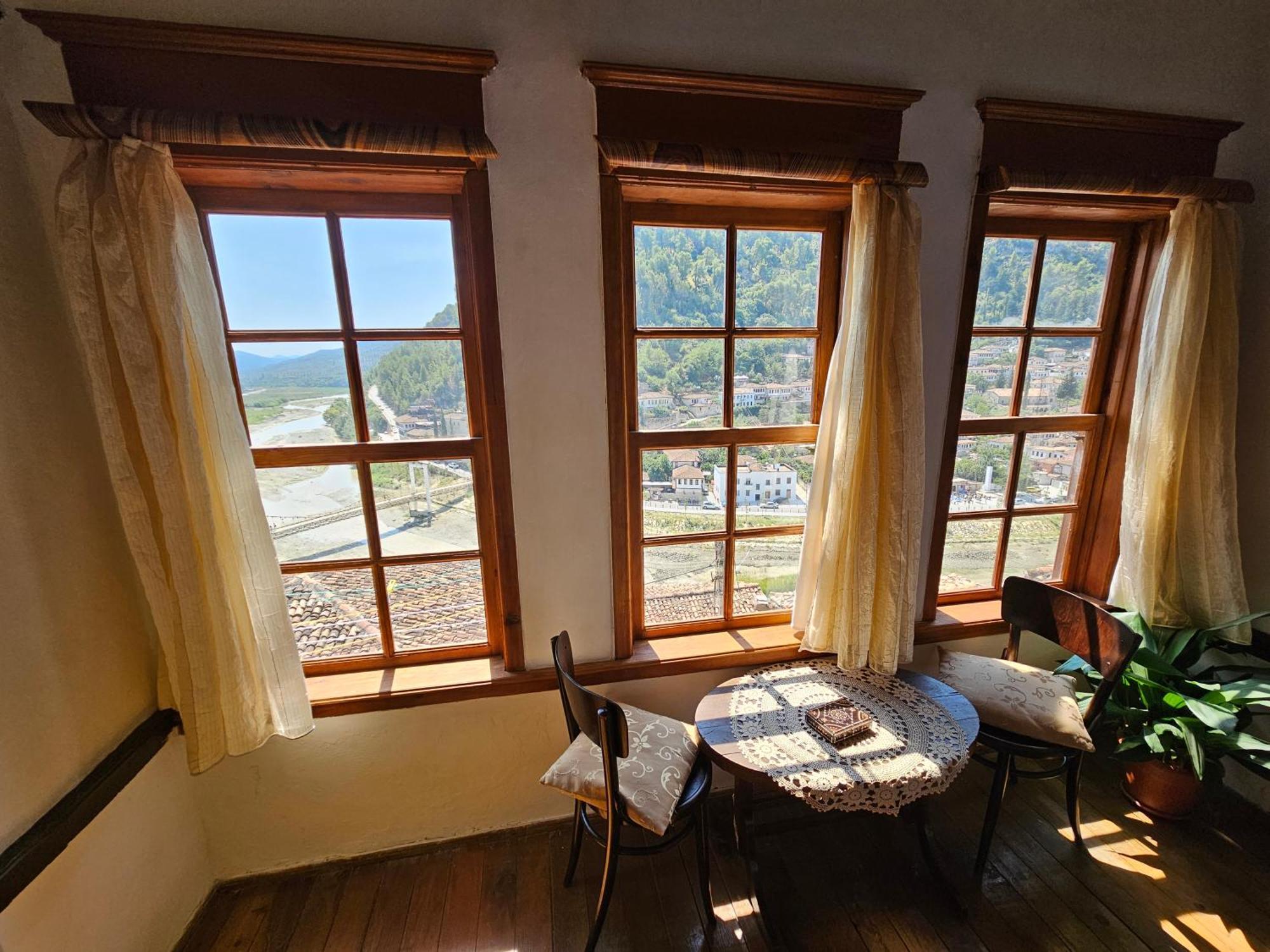 Guest House Panorama Берат Екстериор снимка